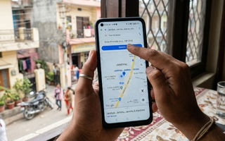 Customer selecting area and pincode on phone